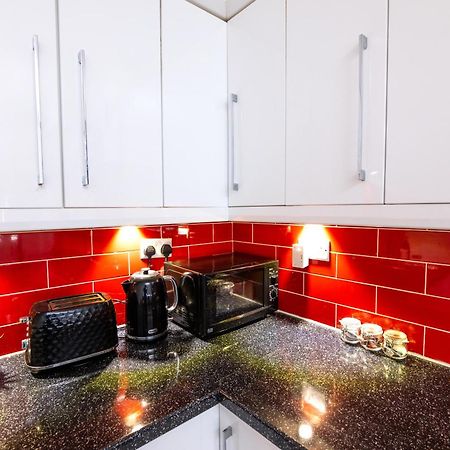 Spacious Apartment Close To City Centre With Secure Parking Leeds  Exteriér fotografie